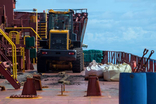 تأجير المعدات الثقيلة