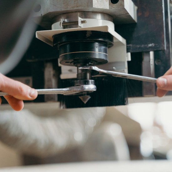 مكينة قطع معدنية